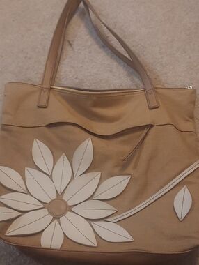 Canvas Floral Tote Bag in Tan with White Appliqué Relic